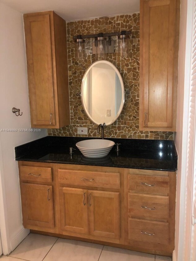 Foto del edificio - 16919 N Bay Rd