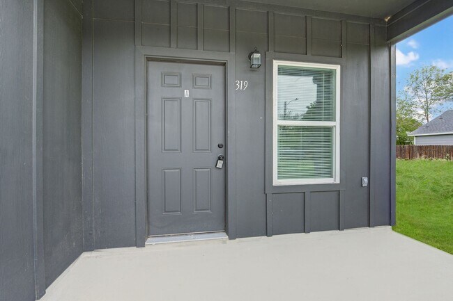 Foto del edificio - 1 Month FREE! Brand-New Duplex in Houston