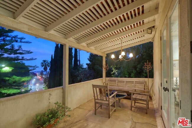 Building Photo - 7887 Hillside Ave