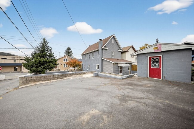 Building Photo - 2035 Delaware St