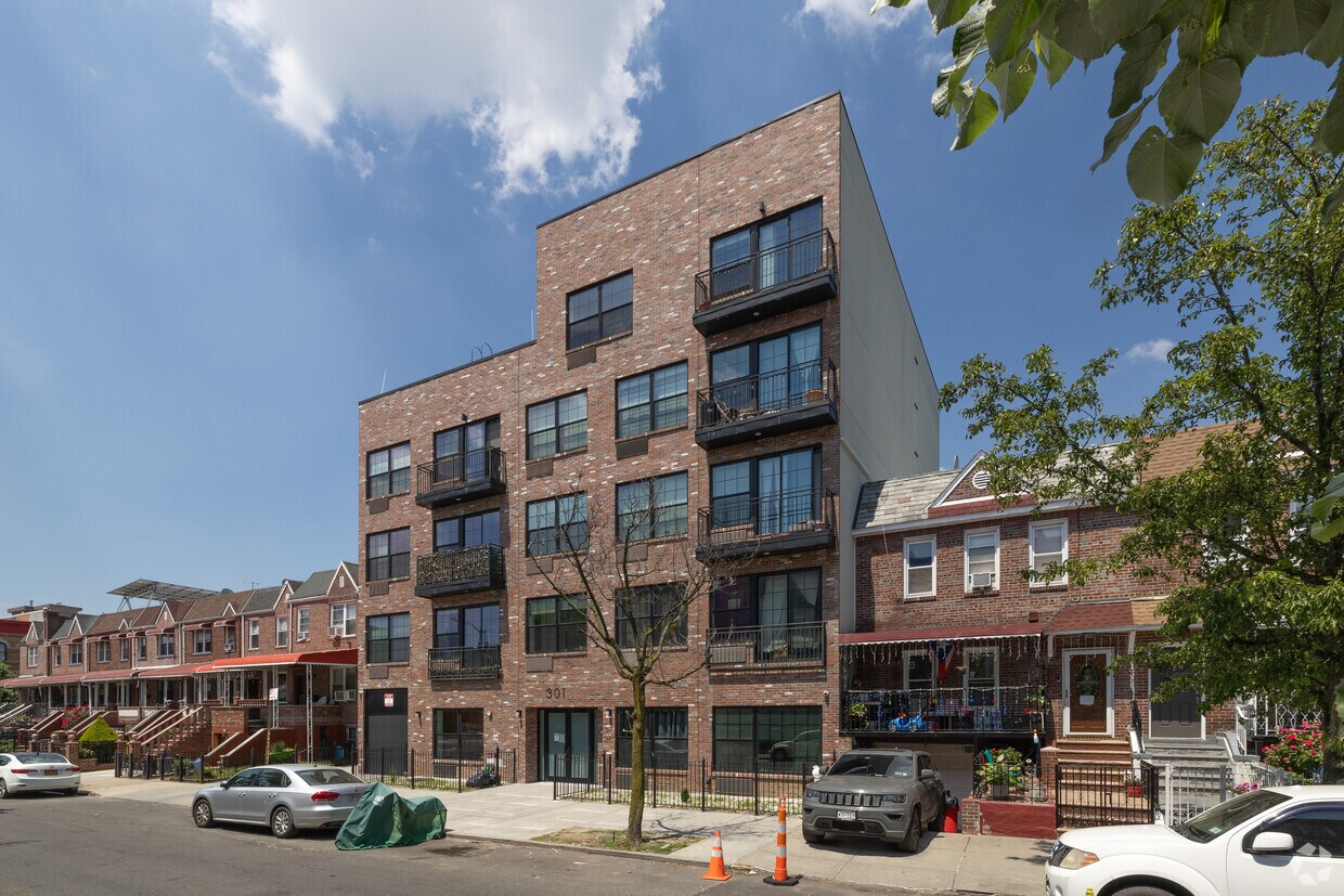 301 Covert St Brooklyn, NY 11237-6301 - 301 Covert St