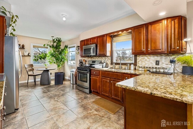 Building Photo - 165 MacArthur Ave