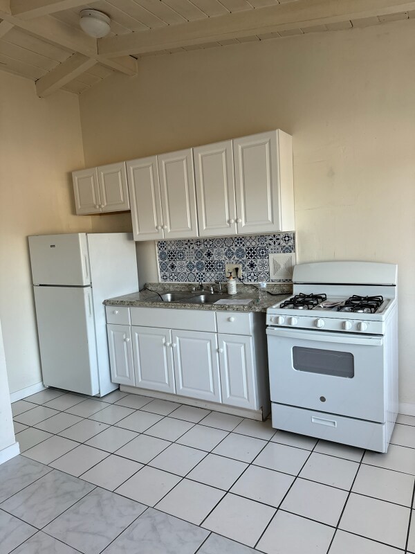 Building Photo - 7002 Linda Vista Rd