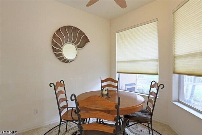 Foto del edificio - 13225 Silver Thorn Loop