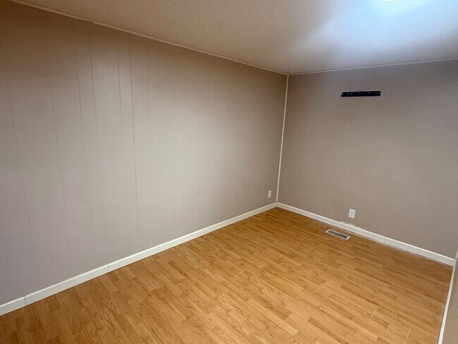 Foto del edificio - 585 Pleasant Hill Rd