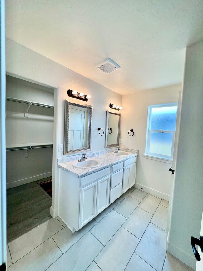 Foto del edificio - Single Family Home for Rent in Rifle