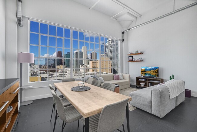 Foto del edificio - 939 S Broadway