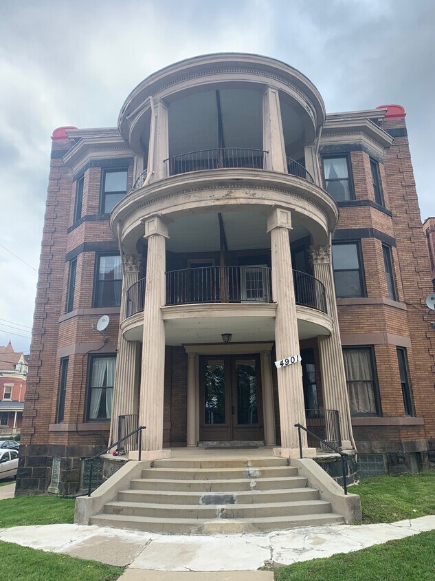 Foto principal - 4901 Friendship Ave