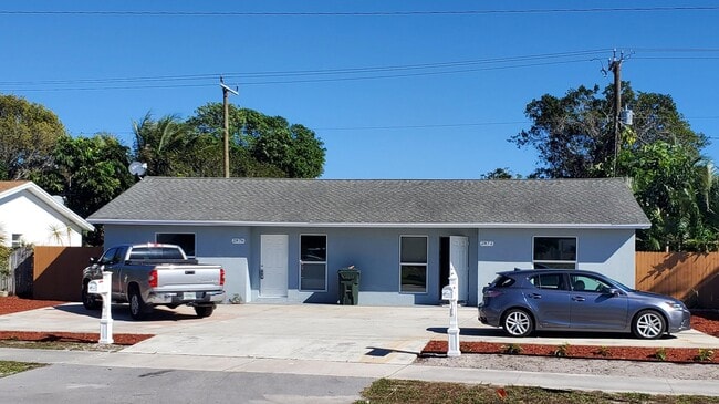 Building Photo - 2872 N Dixie Hwy