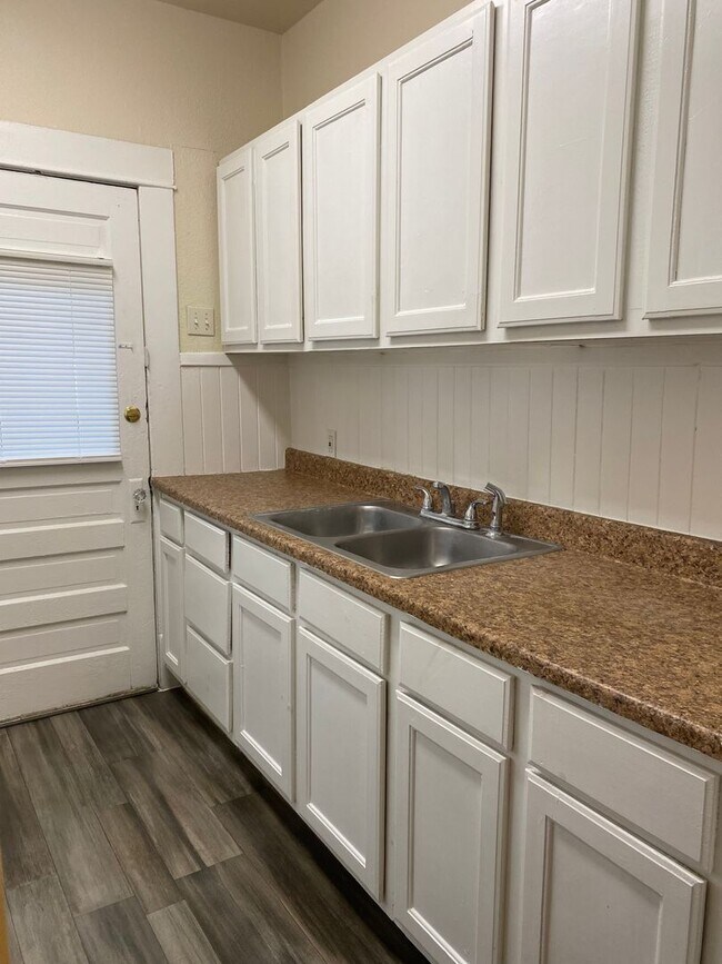531 Cedar St Unit 4, San Antonio, TX 78210 Room for Rent in San