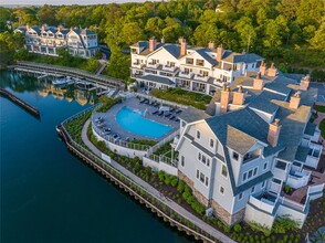 Building Photo - 43 Old Boathouse Lane S