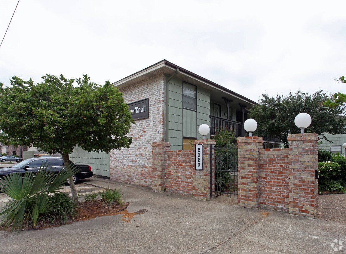 Building Photo - 2020 Hickory Ave