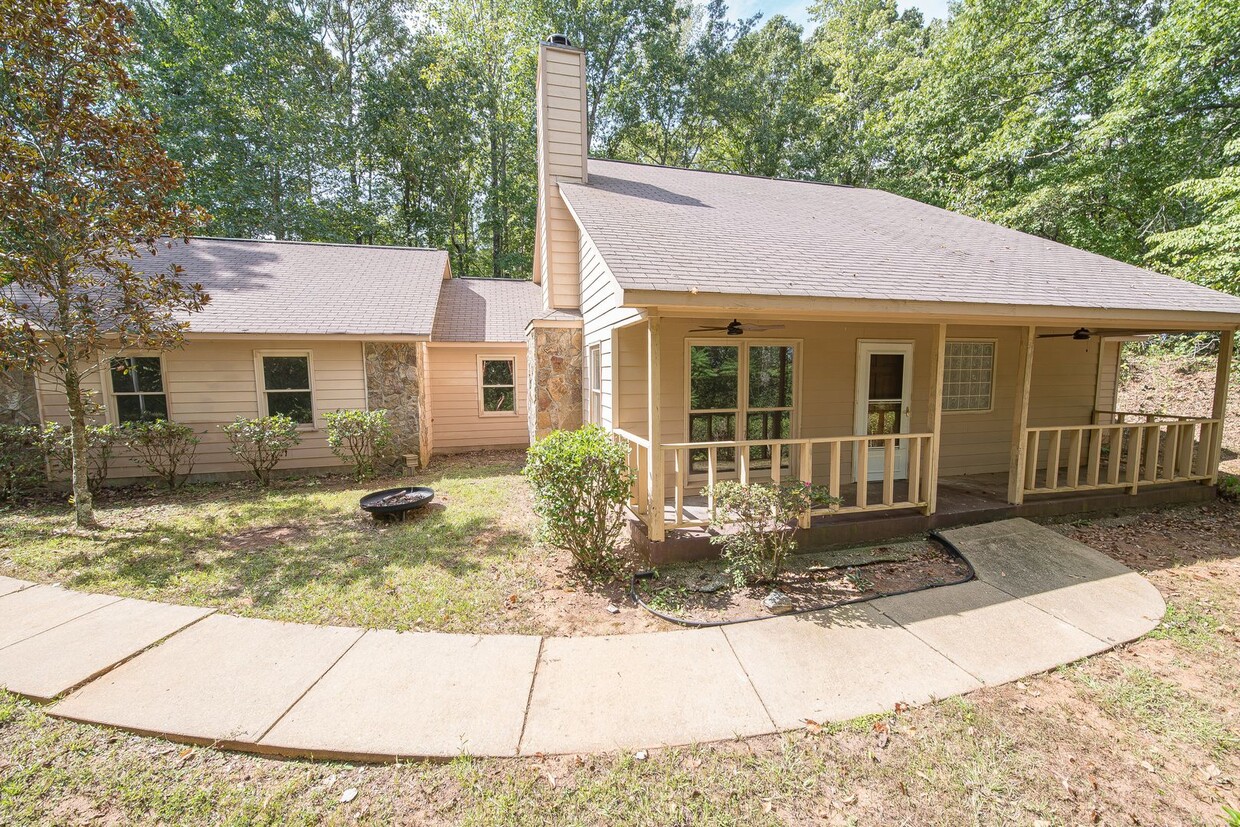 Primary Photo - Beautiful 4BR/2BA home, ready for move-in ...