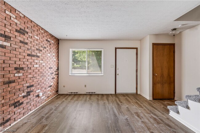 Building Photo - 2139 Glenmount Ave