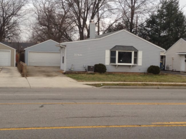 2743 N Main St