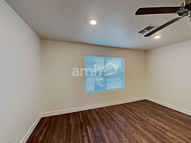 Foto del edificio - 622 W Harbor Dr