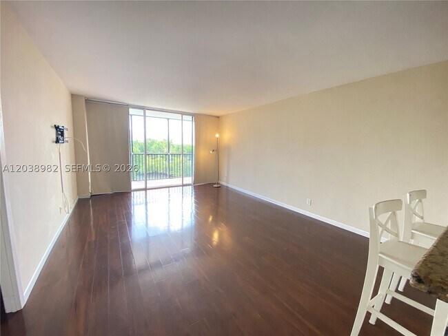 Foto del edificio - 3401 N Country Club Dr