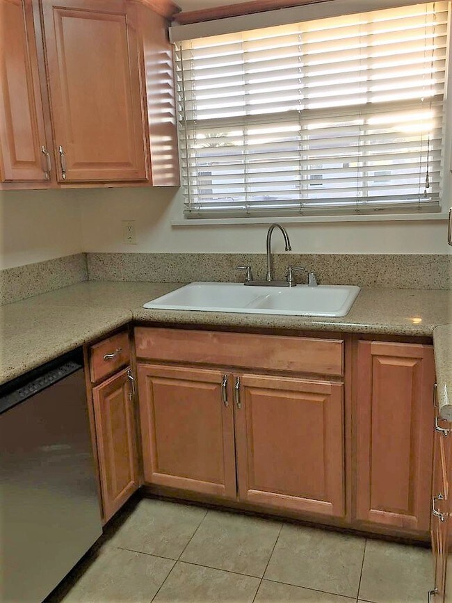 Kitchen - 755 N Hoover St