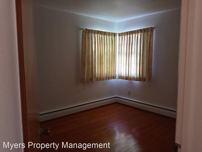 Building Photo - 3 br, 1.5 bath House - 239 Center Street
