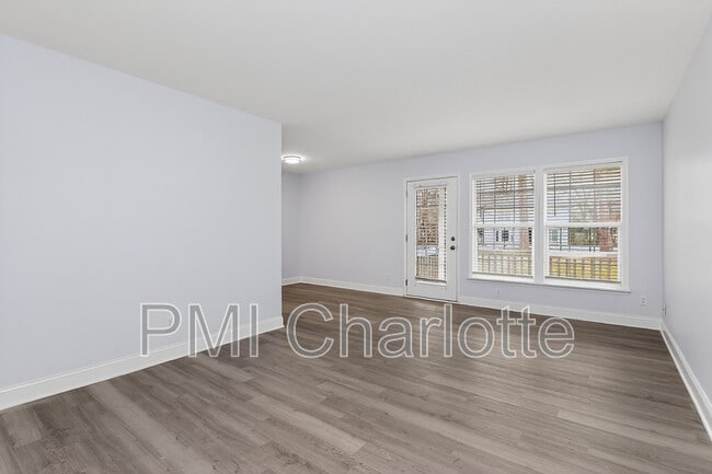 Building Photo - 831 McAlway Rd