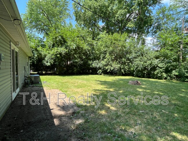 Foto del edificio - 3831 Bennett Dr