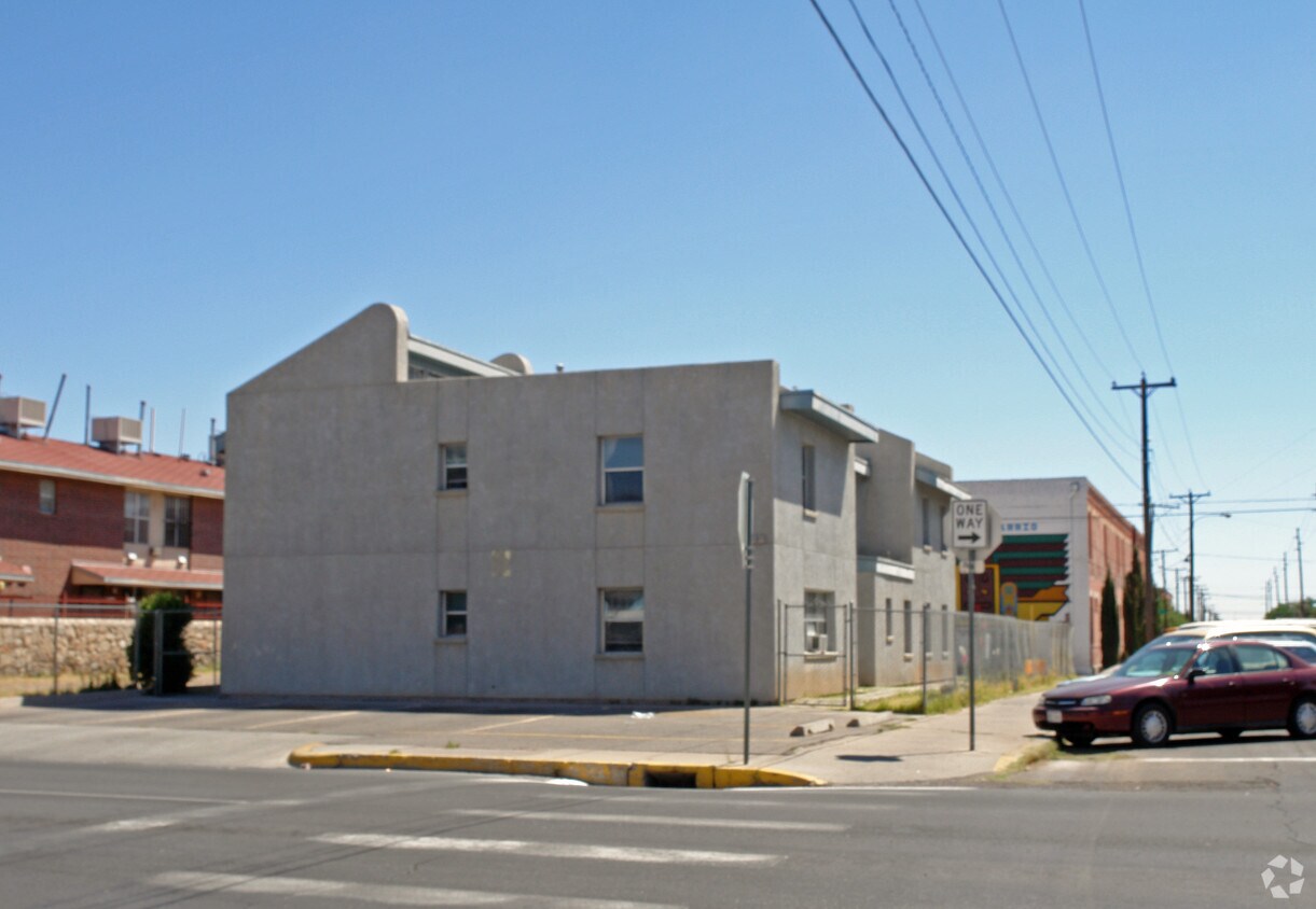 Primary Photo - 630 S Kansas St
