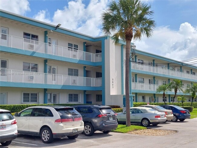 Foto del edificio - 3922 NE 166th St