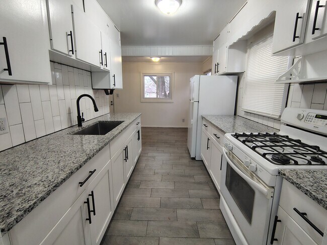 Building Photo - 2916 Garfield Dr