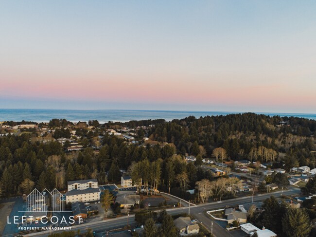 Foto del edificio - 3031 NE West Devils Lake Rd