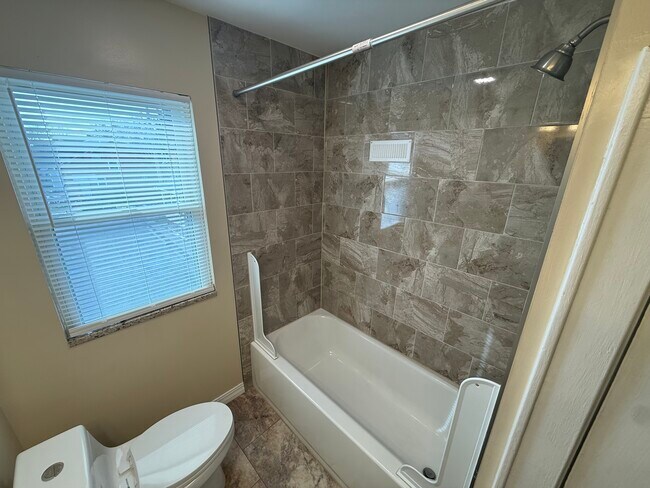 Foto del edificio - 2877 Sullivant Ave