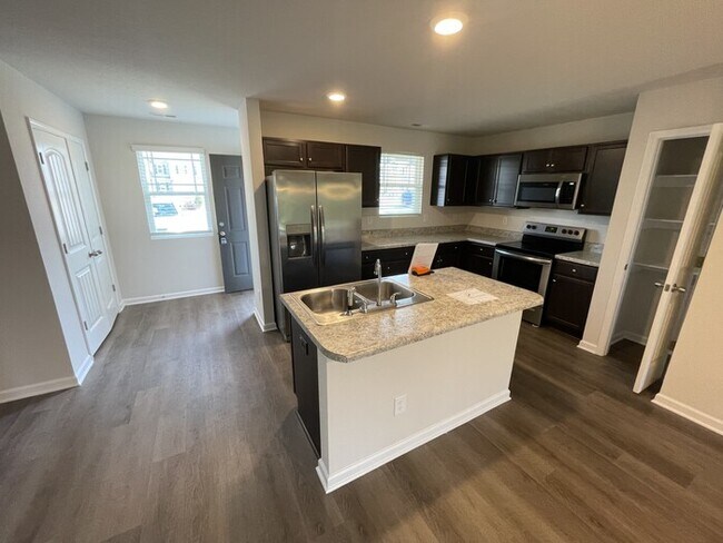 Building Photo - 1091 Wiggins Village Dr
