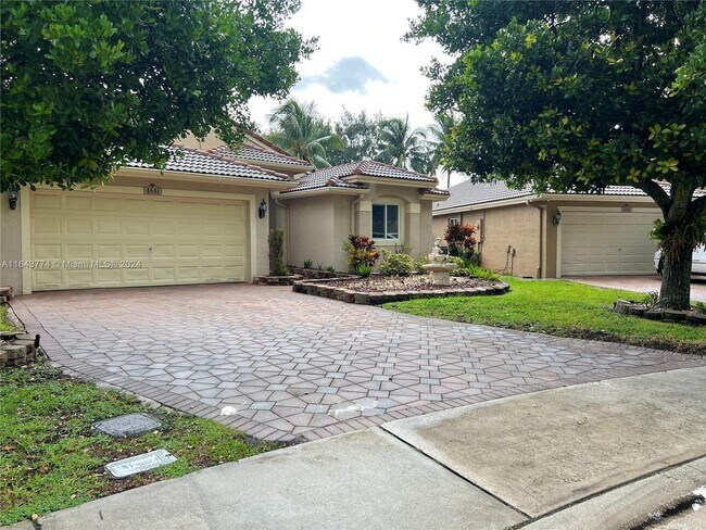 Foto del edificio - 4541 Little Palm Ln