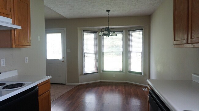 Foto del edificio - 1332 Oak Knolls ~ Lake Rim Shores