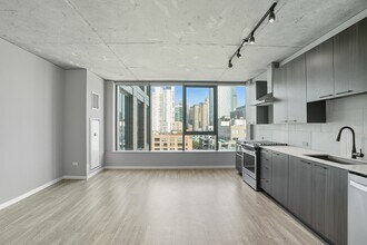 Building Photo - 931 W Washington Blvd