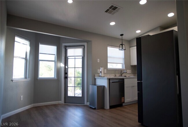 Foto del edificio - 7568 Durham Hall Ave