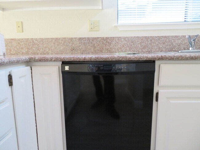 Foto del edificio - 3 bedroom, 2 bathroom in Scotts Valley