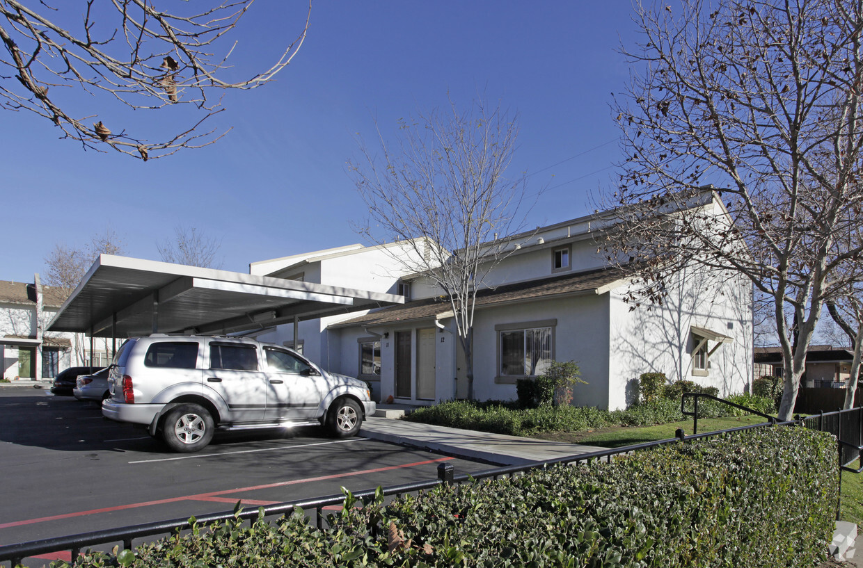 Building Photo - Hickory Heights