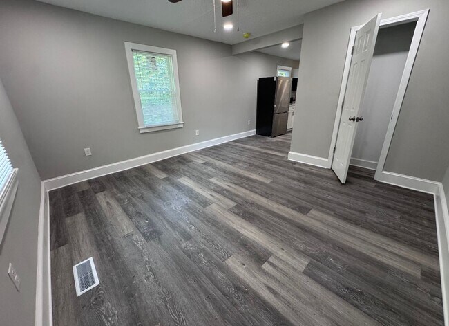 Foto del edificio - Cozy 4 Bed 2 Bath Bungalow