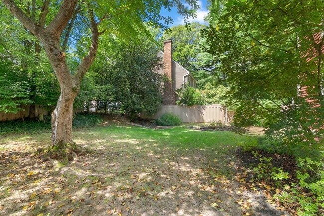 Building Photo - "Luxurious 3-Bed Retreat with Finished Bas...