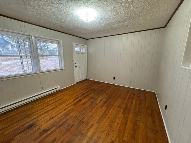 Foto del edificio - Available to Show