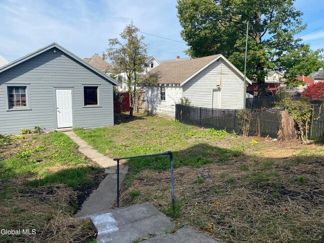 Foto del edificio - 1755 Avenue B