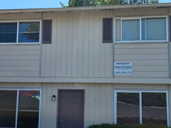 Building Photo - 121 NE Fern Pl