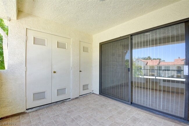 Building Photo - 4877 S Torrey Pines Dr