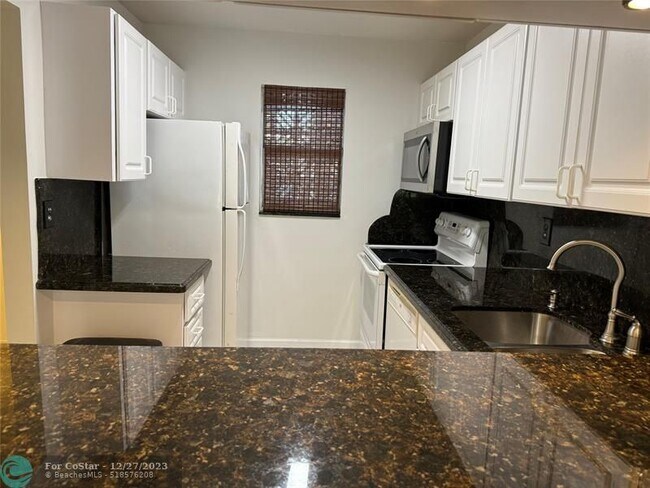 Foto del edificio - 7610 Stirling Rd