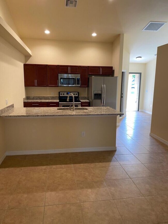 Building Photo - 3729 SW 8th Ct