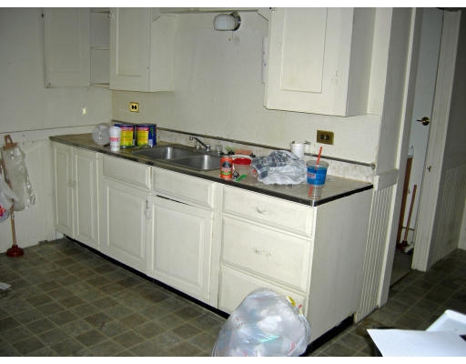 Building Photo - 482 Crescent St
