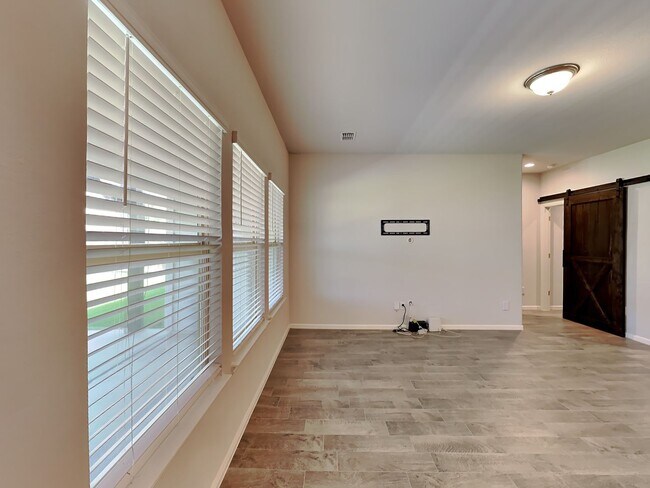 Foto del edificio - Chapel Creek Beauty with Designer Kitchen, Spacious Layout & Private Backyard Retreat!