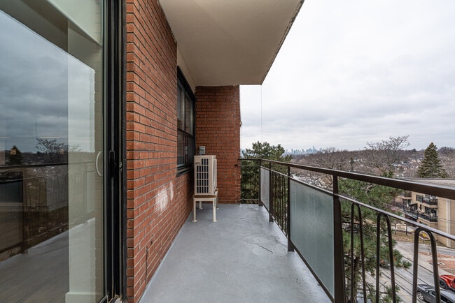 Photo du bâtiment - 501 Kingston Rd