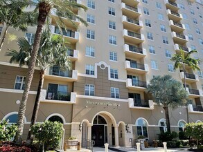 Building Photo - 616 Clearwater Park Rd