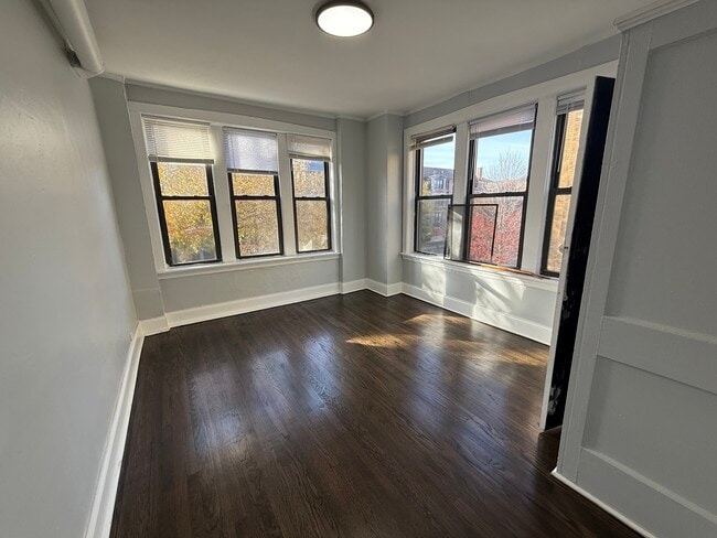 Foto del edificio - 1030 E Hyde Park Blvd